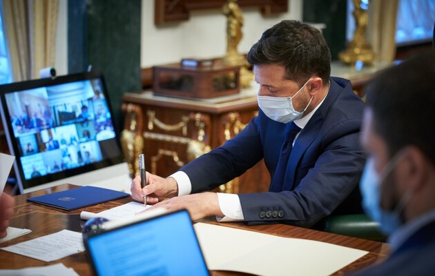 Зеленский подписал закон о госгарантиях на портфельной основе