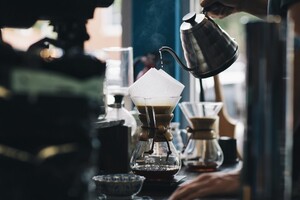 Вчені зв'язали вживання кави з кращим результатом у пацієнтів з неоперабельним раком товстої або прямої кишки – NYT 