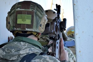 Два украинских бойца подорвались на мине в Донбассе