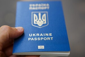 У Криму переслідують власників українських паспортів - посол 