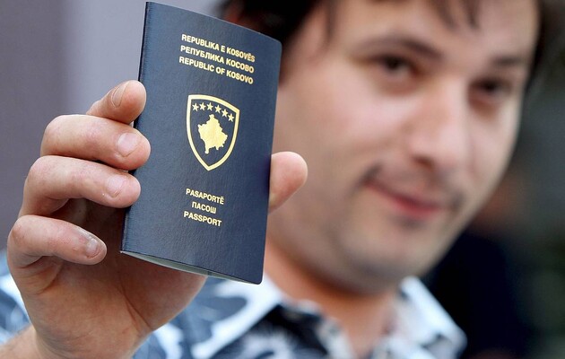 Україна почала визнавати видані у Косові паспорти 