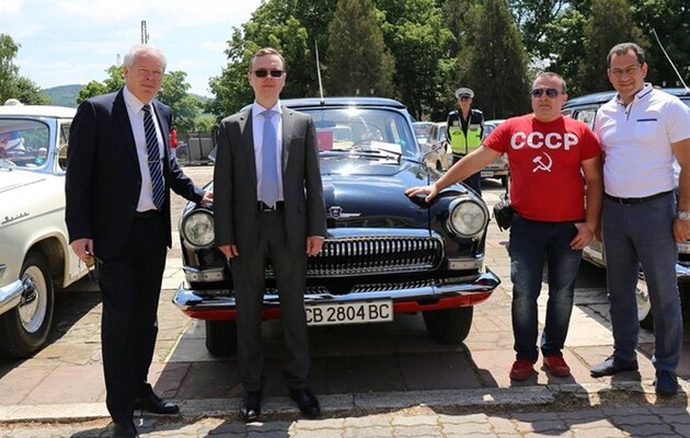 Сергій Николашин на параді російських і радянських автомобілів в Драгоманов