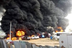 В результаті вибуху нігерійського бензовоза загинули 28 людей 