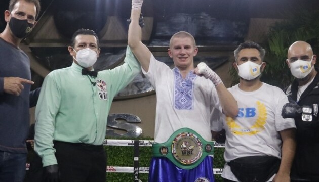 Небитый украинский боксер одержал очередную победу на профессиональном ринге