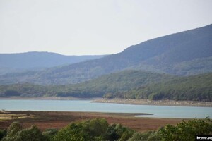 В Чернореченском водохранилище Севастополя вода отступила на сотни метров