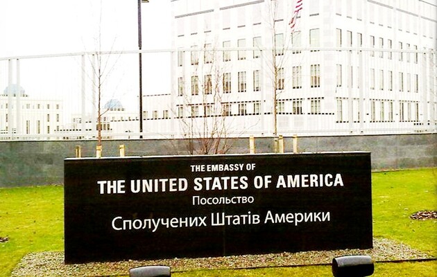 В Киеве избили сотрудницу посольства США, женщина умерла