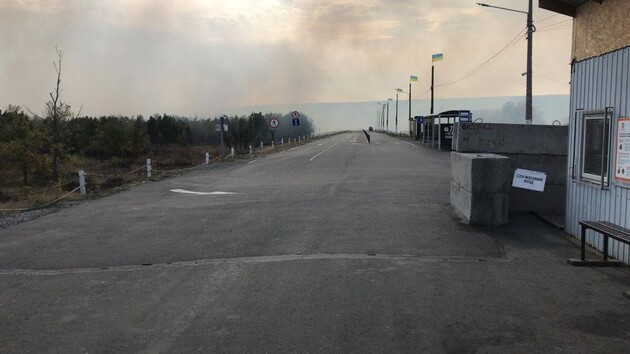 Из-за пожаров в Луганской области КПВВ 