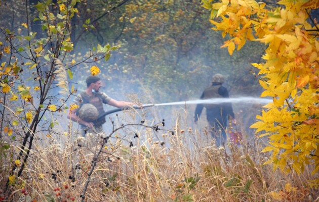 Пожежі в Луганській області: в ООС повідомляють, що евакуйовано майже тисячу осіб, а в ДСНС називають інше число