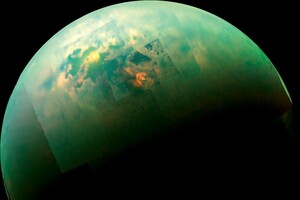 Астрономы заметили в кратерах Титана смесь органики и водяного льда