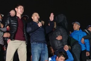 Оппозиция Кыргызстана выдвинула на пост премьера освобожденного из колонии бывшего депутата