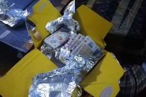 Украинец пытался провезти через границу коробки, заполненные британскими фунтами – Госпогранслужба