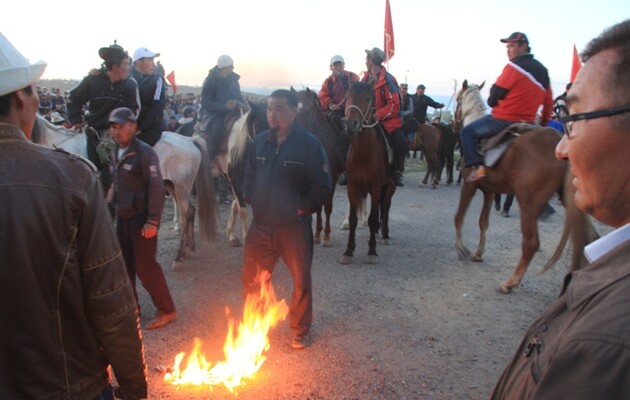 Тим часом у Бішкеку тривають масові заворушення