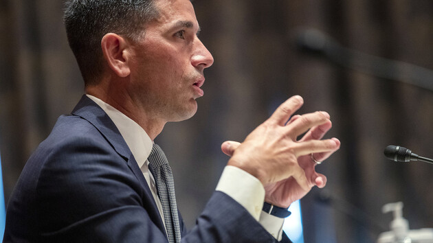 Госсекретарь Чад Вольф - о новых правилах выдачи рабочих виз в США