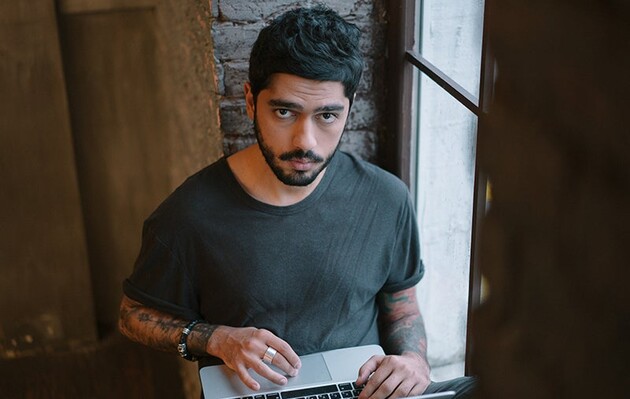 Першу частину плівок опублікували 2 жовтня