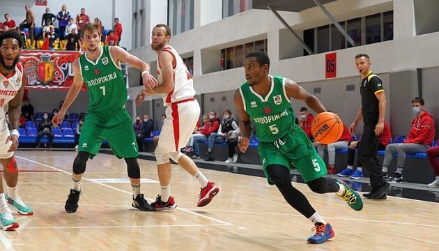 Сезон открыли "Прометей" и "Запорожье"