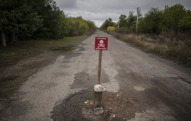 Оккупанты установили 225 противопехотных мин возле поселка на Донетчине