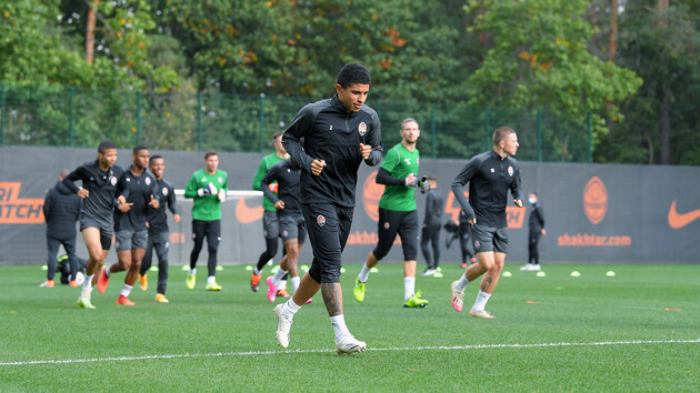  "Горняки" провели занятие на поле загородного спорткомплекса "Святошин"