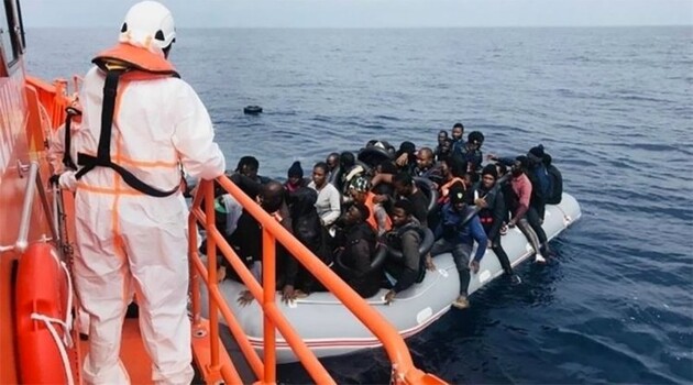 Более тысячи мигрантов прибыли на испанские острова за последние 48 часов