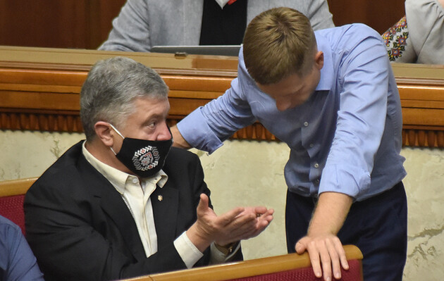 Порошенко госпитализировали с двухсторонней пневмонией после заражения коронавирусом