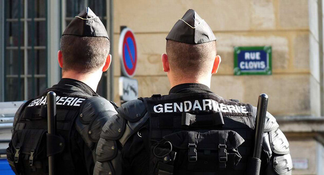 У Франції 40 осіб напали на відділок поліції 