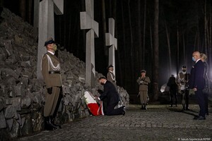 Анджей Дуда в Быковне почтил память польских жертв НКВД 