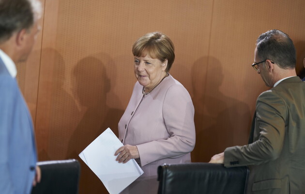 Меркель закликала Вірменію і Азербайджан дотримуватися перемир'я в Нагірному Карабаху