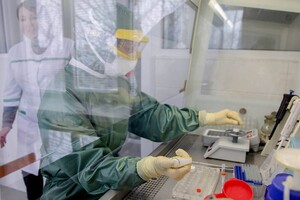 Захист від грипу та COVID-19 одночасно: вчені починають тестувати експериментальний спрей – Bloomberg 