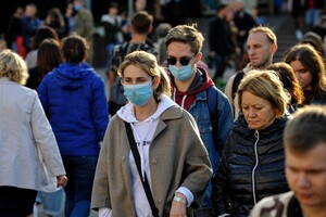 Українці ігнорують тему коронавірусу та вважають ситуацію з ним в Україні неконтрольованою – опитування