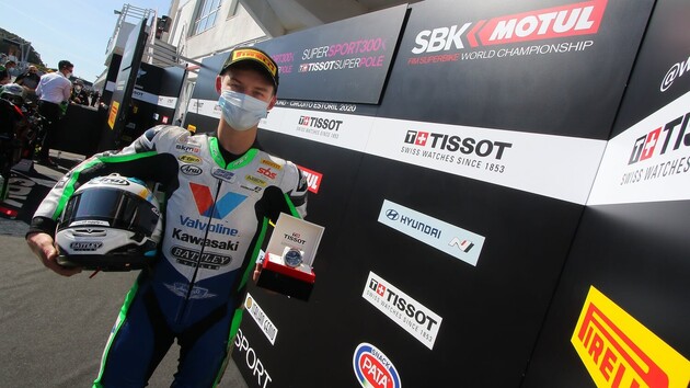 Украинец впервые в истории выиграл гонку Суперпоул на ЧМ по Супербайку