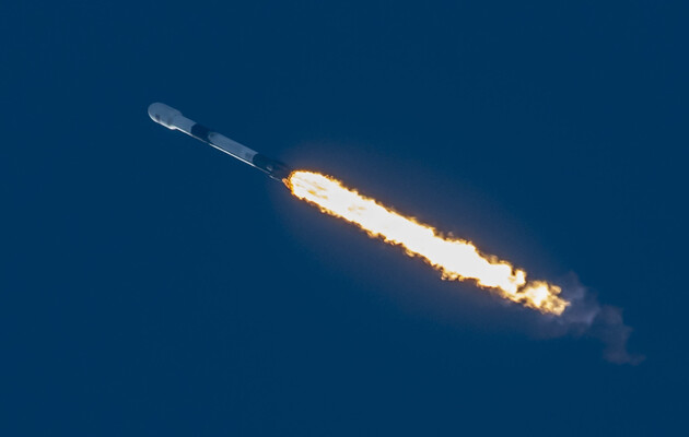 Ракета Falcon 9 доставила в космос 14-ю партию спутников, которые будут раздавать интернет