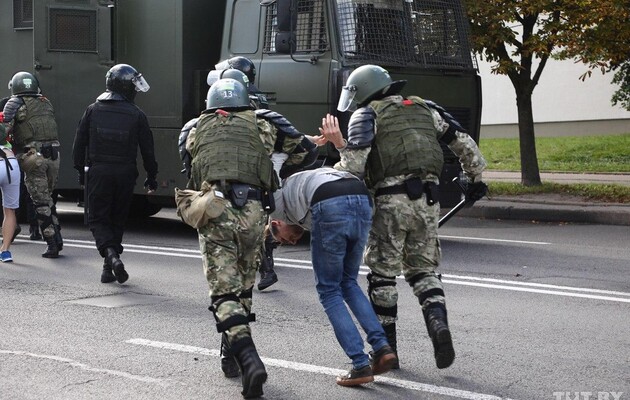 В Беларуси во время воскресных протестов задержали более 240 человек – правозащитники