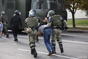 У Білорусі під час недільних протестів затримали понад 240 осіб - правозахисники 