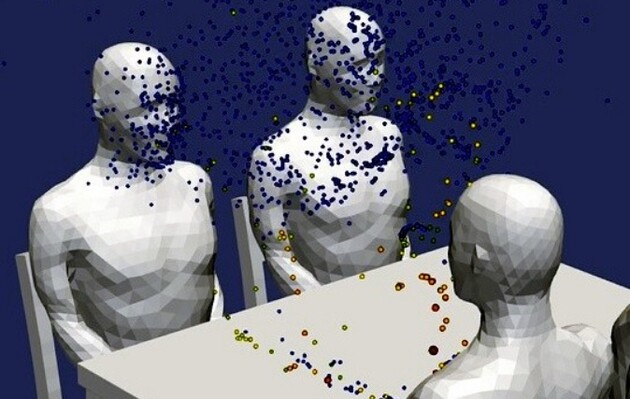 Ученые показали, как коронавирус распространяется во время разговоров за столом
