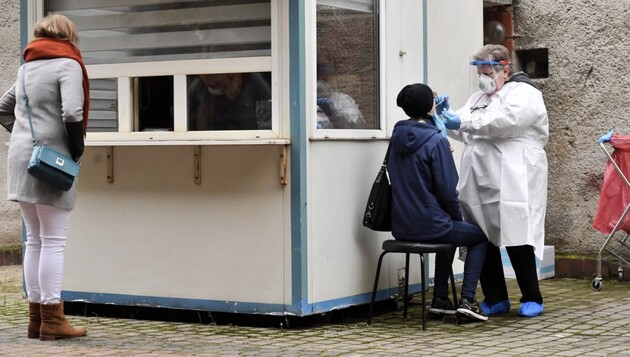 В Польше почти 10 тысяч новых случаев коронавируса за сутки 
