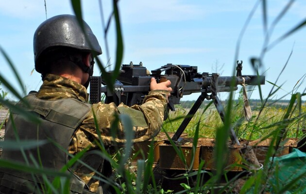 В результате вражеского выстрела в Донбассе пострадал украинский военнослужащий - штаб 