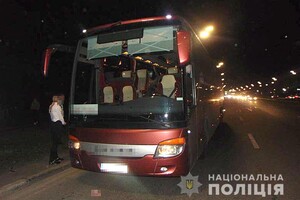 Мужчину, ранившего ножом двоих человек в рейсовом автобусе под Киевом, задержала полиция – Фото