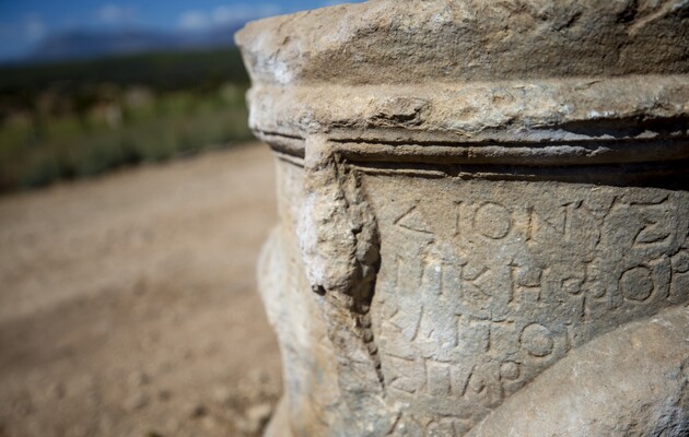 Археологи нашли в Турции необычный «змеиный» алтарь