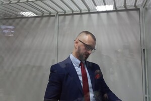 Антоненко залишили в СІЗО, під судом почалися сутички