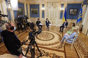 Зеленский дал интервью четырем украинским телеканалам 
