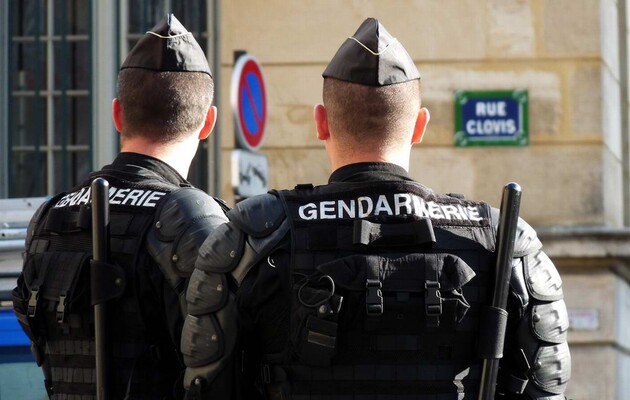AFP: підозрюваний у вбивстві французького учителя контактував з російськомовним джихадистом