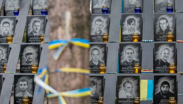 В Киеве был осквернен памятник Небесной Сотне