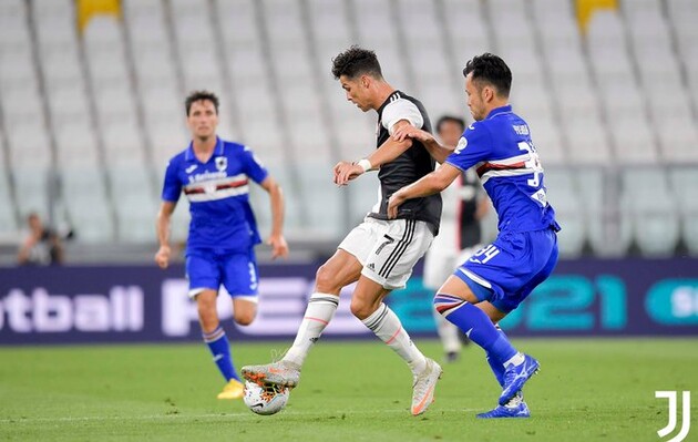 Футболист продолжает бороться с COVID-19