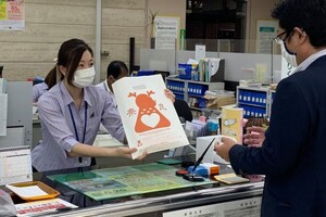 В Японии придумали безопасные для оленей пакеты
