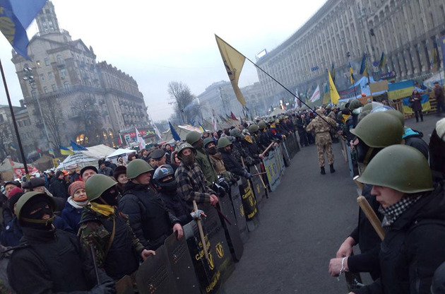 Активісти з Майдану йдуть мирним маршем до Ради