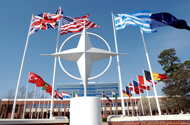 НАТО призупинило все практичне співробітництво з Росією