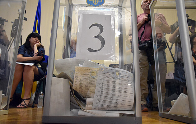 В Украину на местные выборы прибыли 75 иностранных наблюдателей