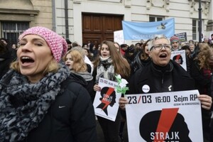 Поляки вышли на протесты из-за запрета абортов