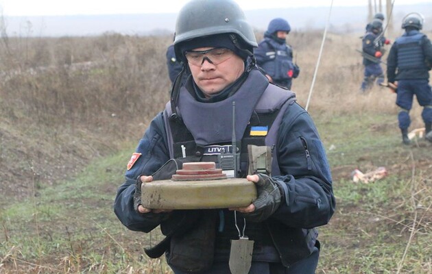 Украинские саперы обезвредили более 100 снарядов и мин в зоне ООС за сутки  