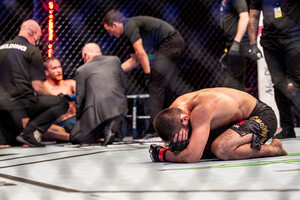 Хабиб победил Гейджи в бою за титул UFC в легком весе