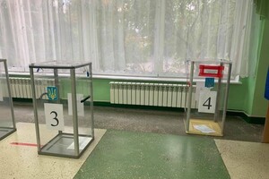 Очереди в Одессе и «спецурны» в Хмельницком: как украинцы голосуют в условиях карантина